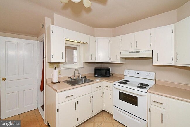 Building Photo - 254 Morris St