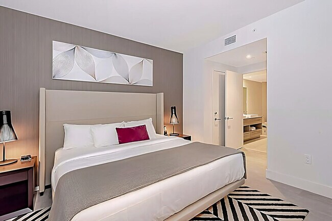 Building Photo - 4010 S Ocean Dr