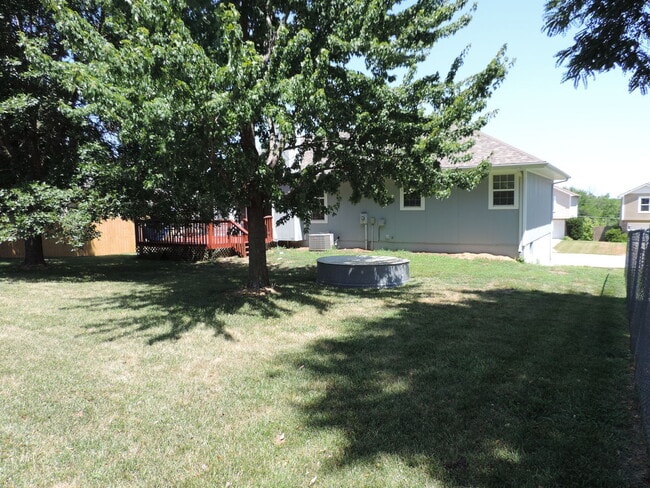 Building Photo - 704 Brookside Dr