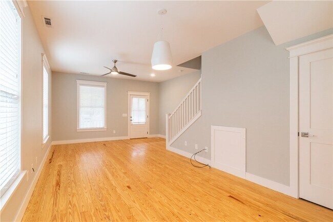 Building Photo - 302 S College Ave