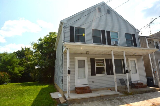 Primary Photo - **Beautifully Updated 2-Bedroom Twin Home ...