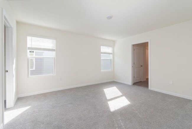 Building Photo - Beautiful 4 Bed, 2.5 Bath Home in the Desi...