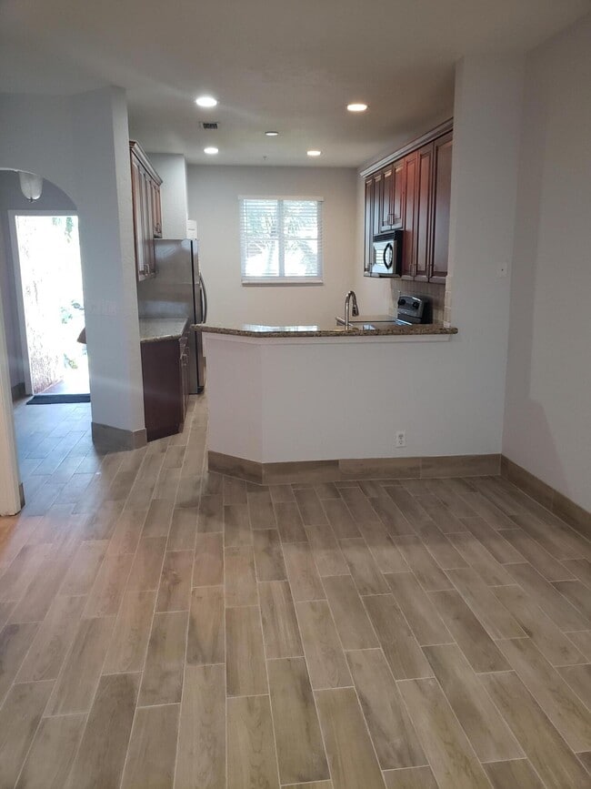 Building Photo - 222 Bayfront Dr