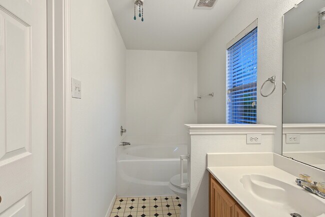 Building Photo - Single Family 3 Bedroom for Rent