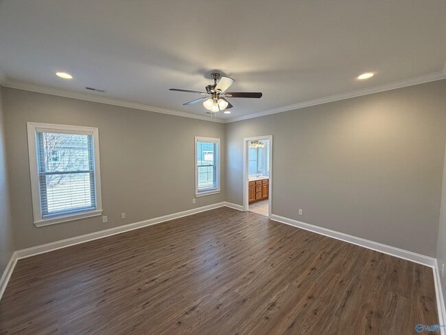 Building Photo - 945 Tracey Ln