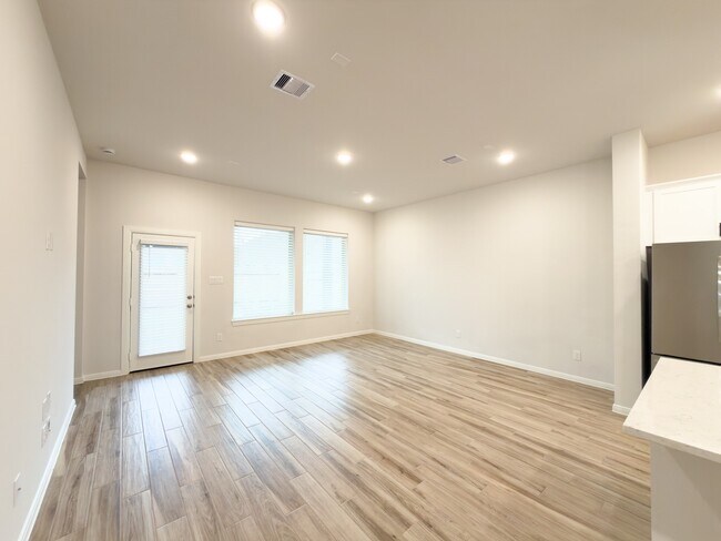 Building Photo - 42504 Rustico Rd