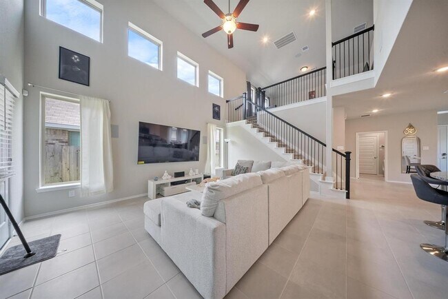 Building Photo - 8919 Oak Ivy Ln