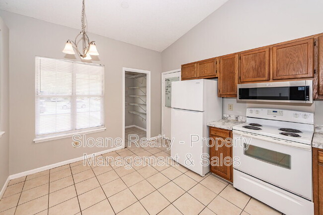 Building Photo - 1022 Oakcrest Dr
