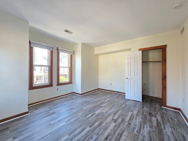 Building Photo - 420 W 22nd St