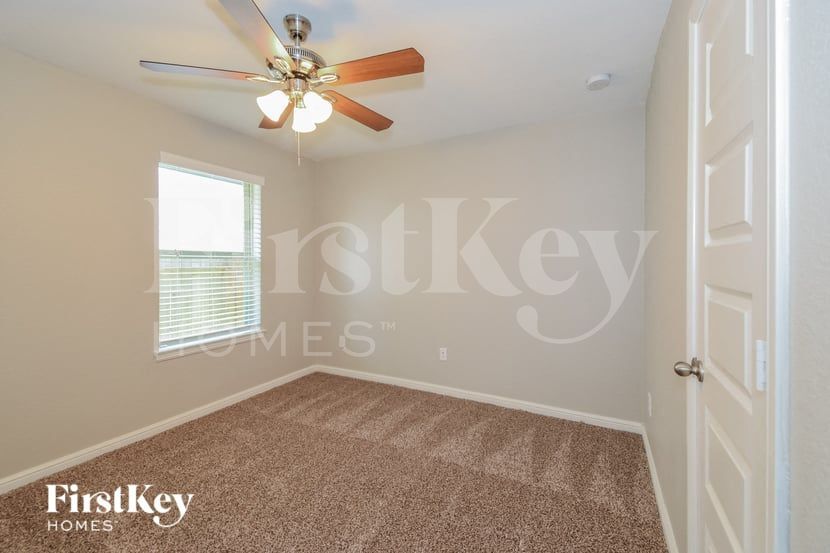 Building Photo - 4818 La Piedra Ln