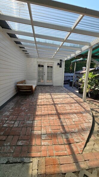 Building Photo - 3555 Colonial Ave