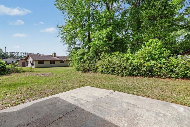 Building Photo - 713 Stafford St