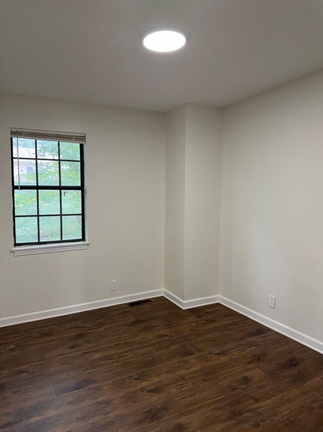 Building Photo - 00401