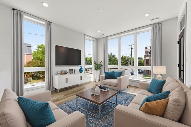 Building Photo - 3902 S Lake Park Ave