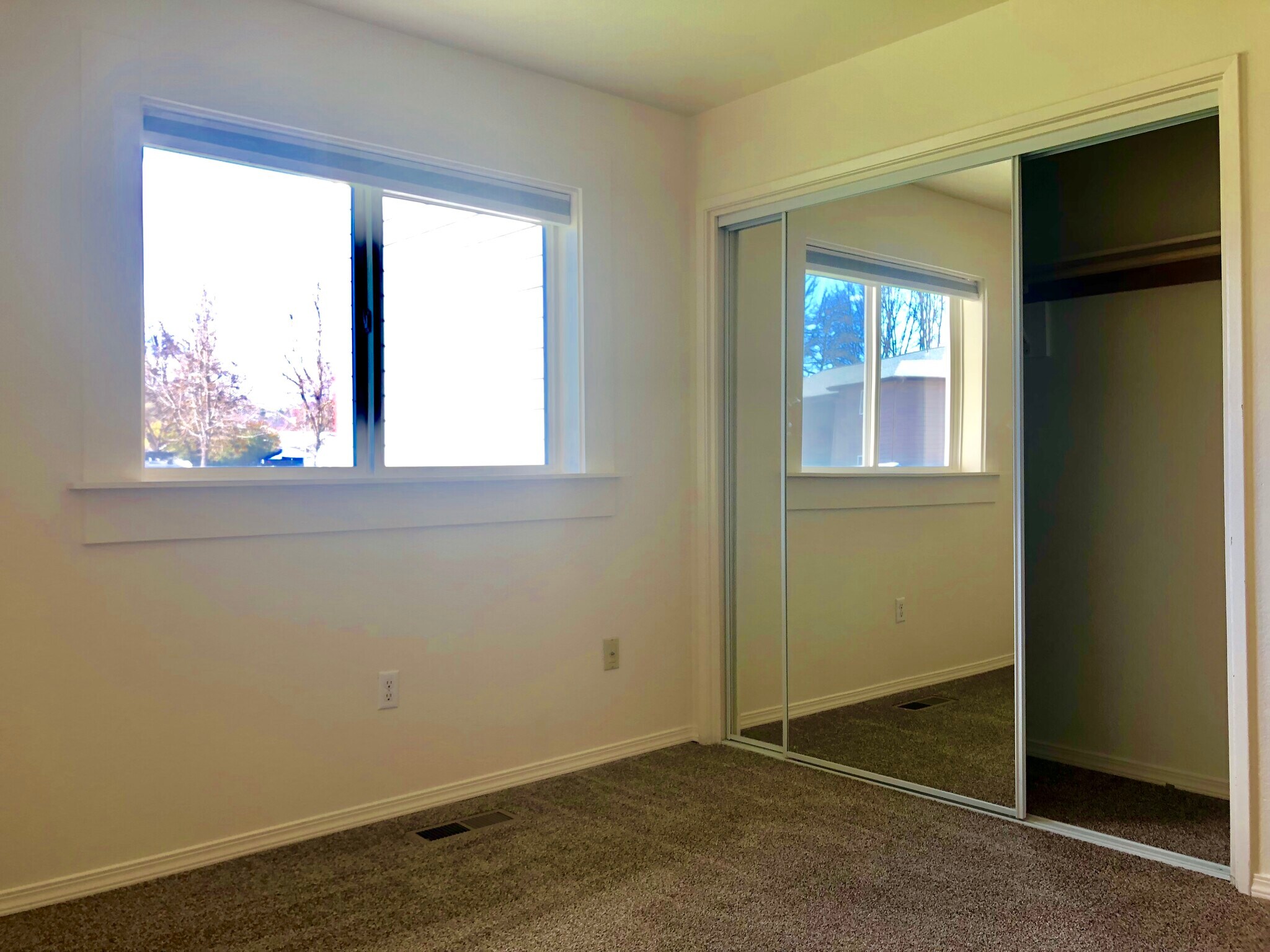 Building Photo - 589 Van Wey Cir