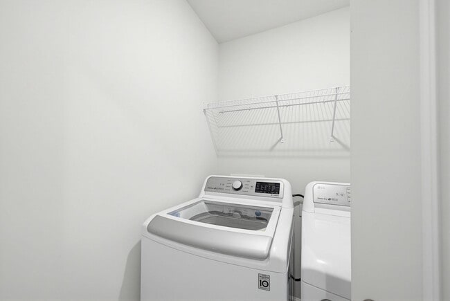Building Photo - 2109 Sun Vibes Wy