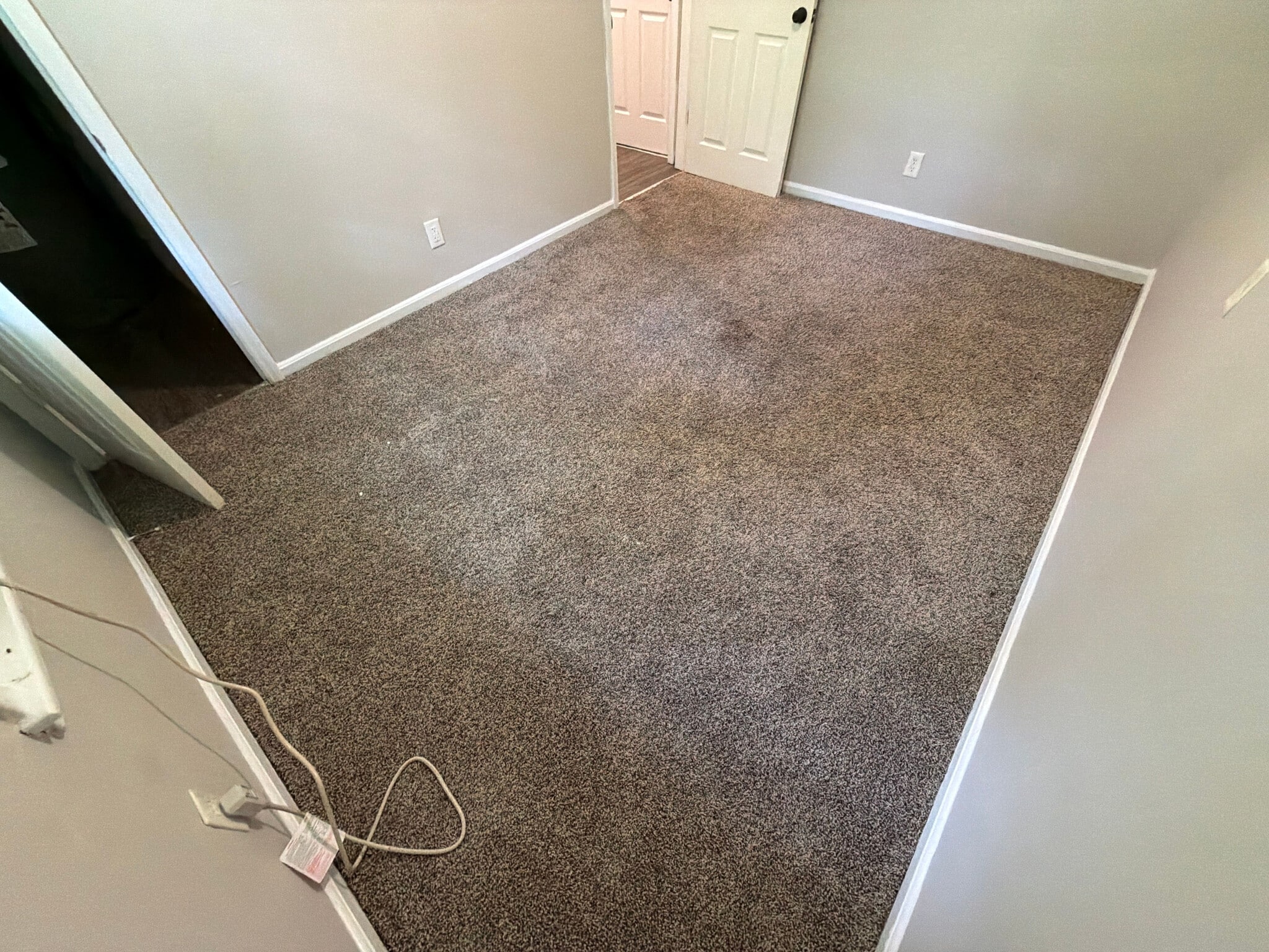Building Photo - Room in Apartment on Overland Heights