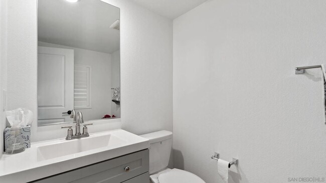 Building Photo - 15681 Rennyson Way