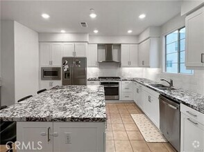 Building Photo - 125 Cadence