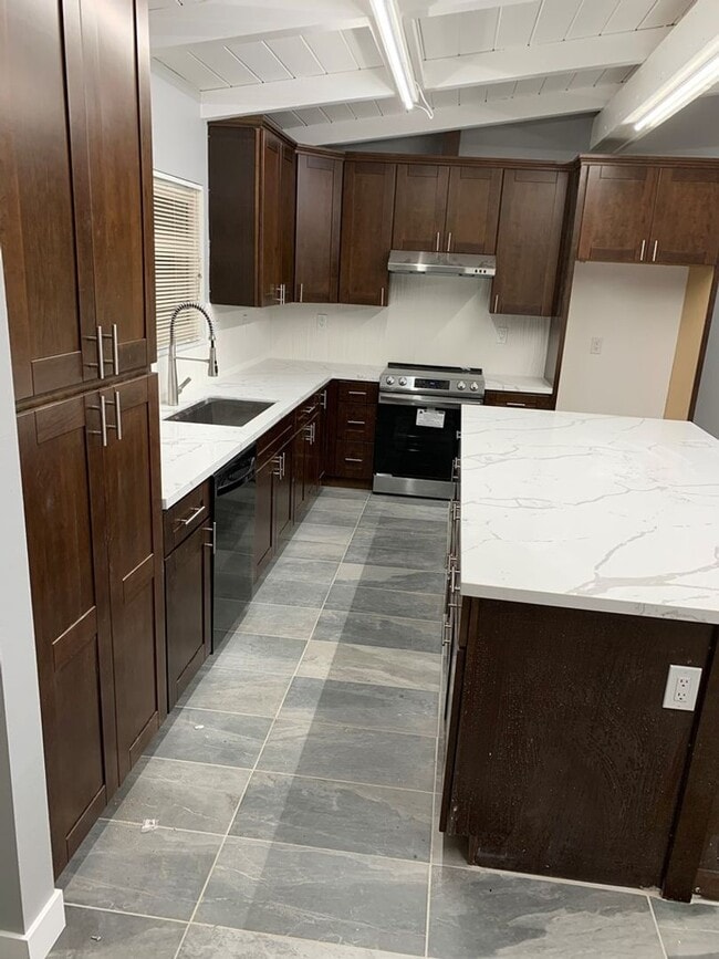 Building Photo - Charming Adobe Ranch Style Home