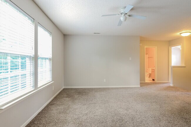 Building Photo - 15007 Redcliff Dr