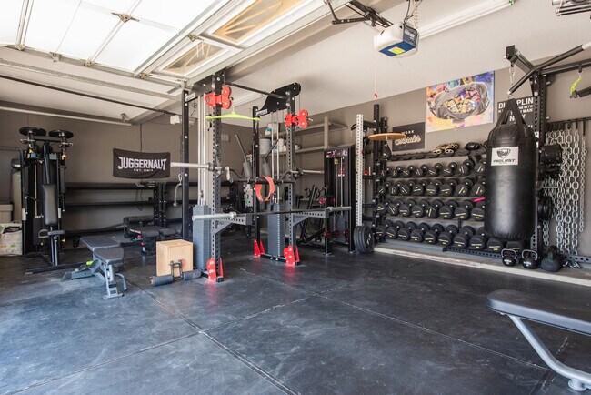 Building Photo - 5924 E Woodridge Dr