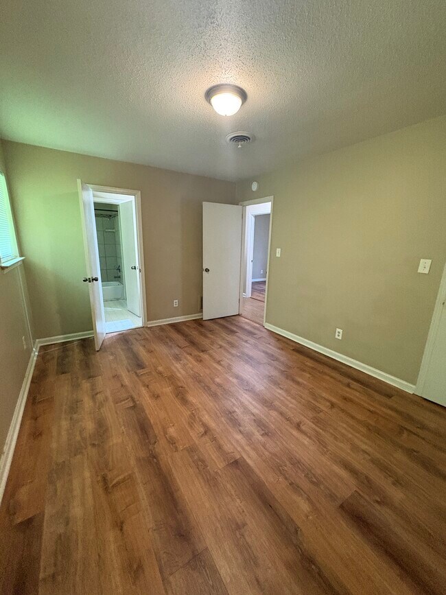 Building Photo - 321 Sultan Ct