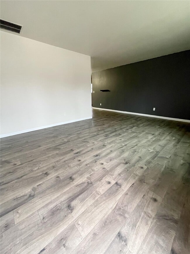Building Photo - 712 Juniper Dr