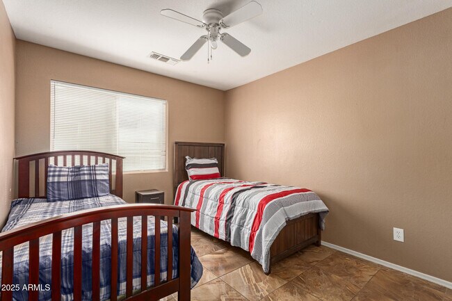 Building Photo - 8572 W Palo Verde Ave