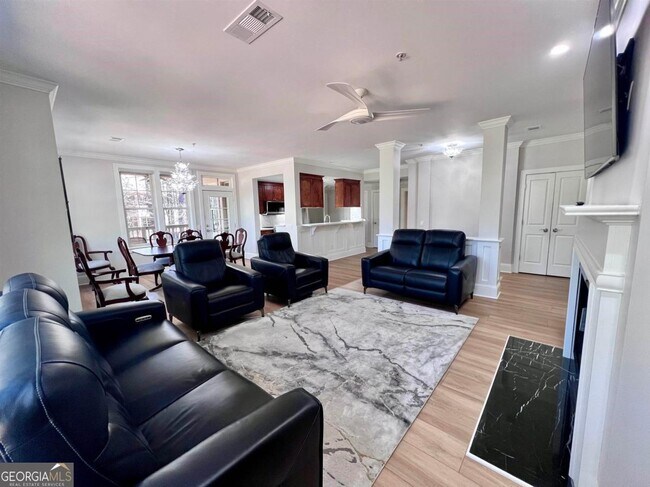 Building Photo - 1040 Creekside