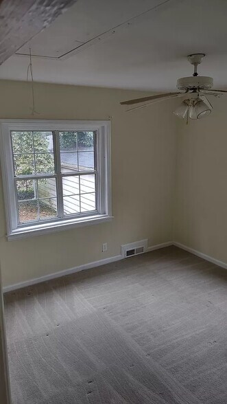 Building Photo - 211 Garden Ln