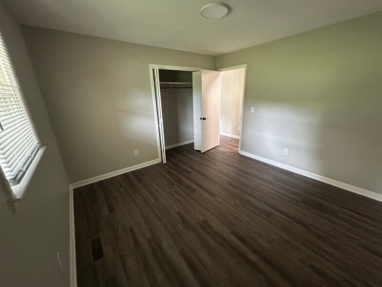 Building Photo - 147 Riddleton Cir