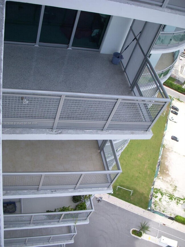 Building Photo - 350 S Miami Ave