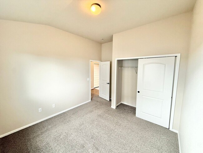 Building Photo - Move in ready home on Keagster