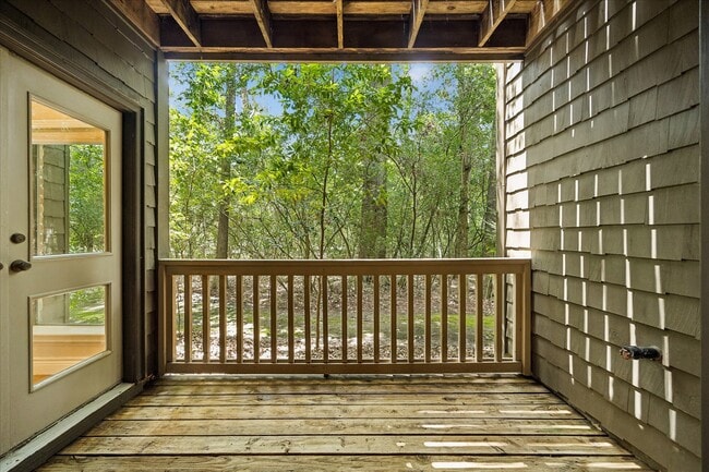 Building Photo - 250 Sugar Berry Cir