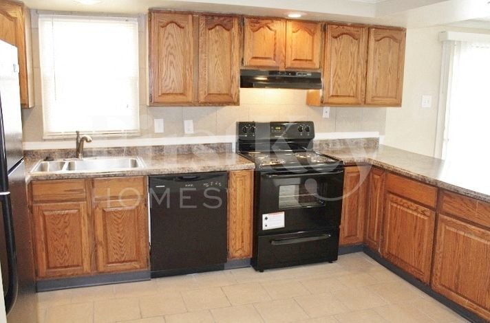 Building Photo - 9404 Granville Pl