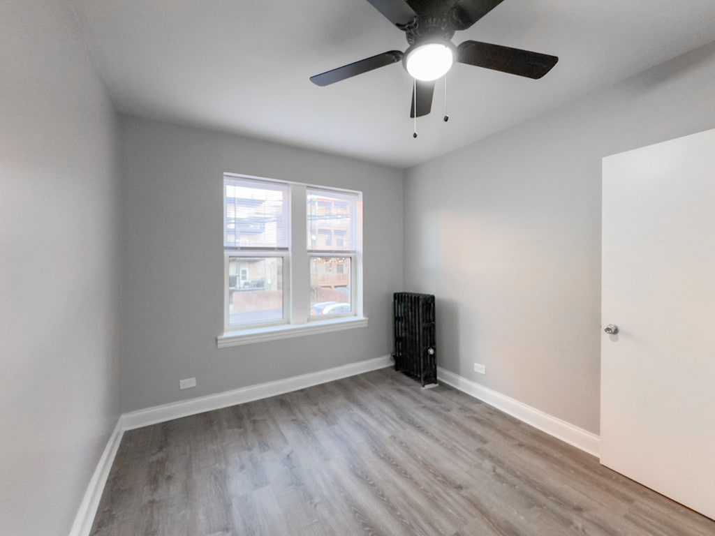 Building Photo - 4037 N Kenmore Ave