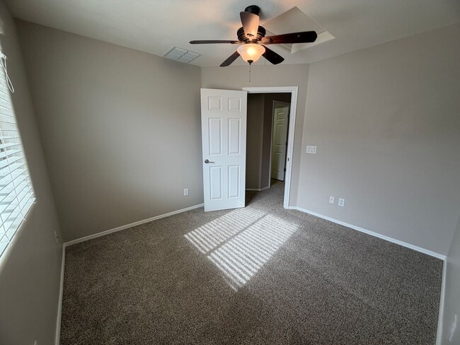 Building Photo - Community pool and a low maintenance yard