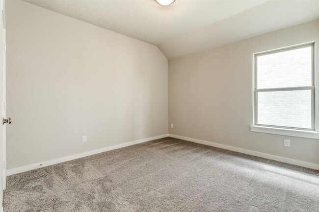 Building Photo - 5211 Bellhurst Dr