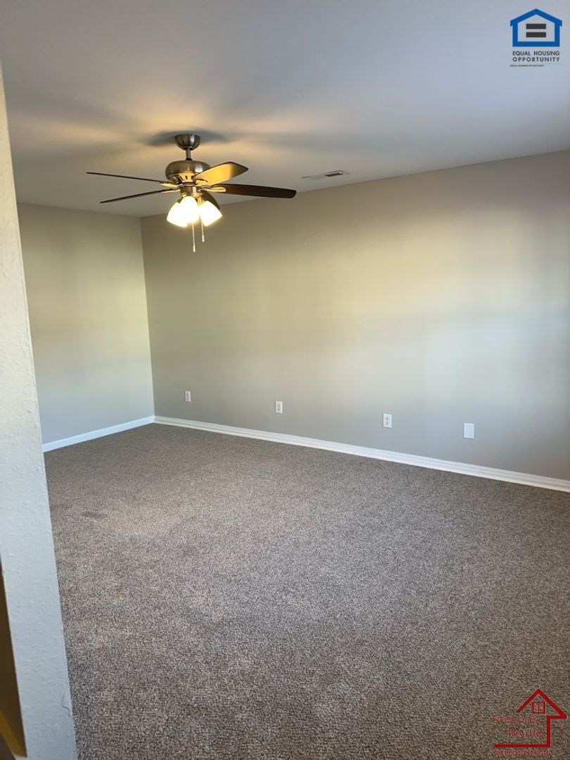 Building Photo - 3947 Webb Oaks Ct