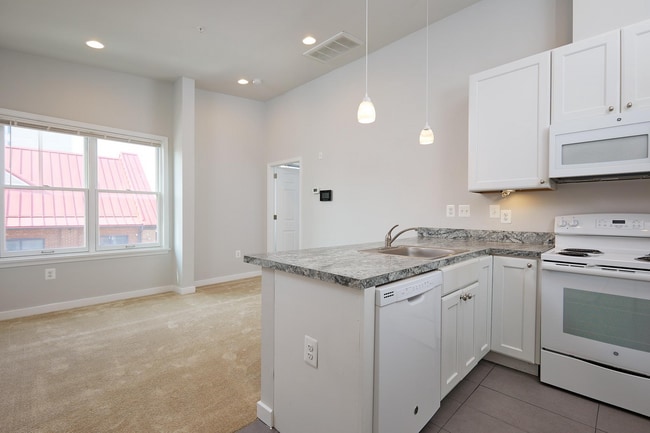 Building Photo - Easy and Convenient