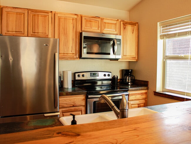 Building Photo - 11007 Cayuse Ct