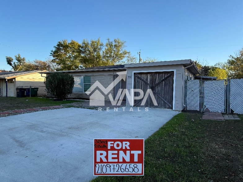 Building Photo - 332 W Mandalay Dr