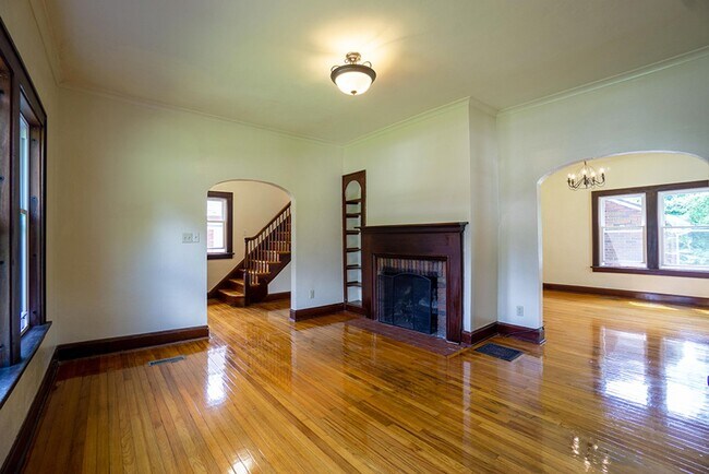 Building Photo - Charming Single Family Home In Residential...