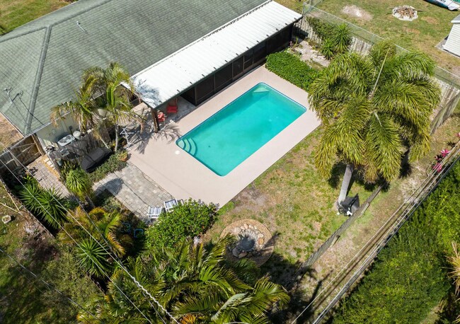 Building Photo - 385 Toledo St