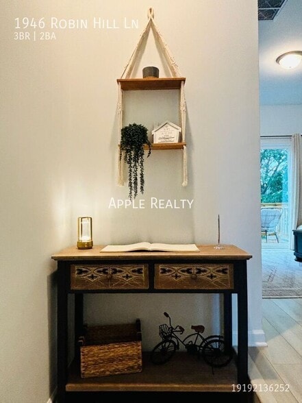 Building Photo - 1946 Robin Hill Ln