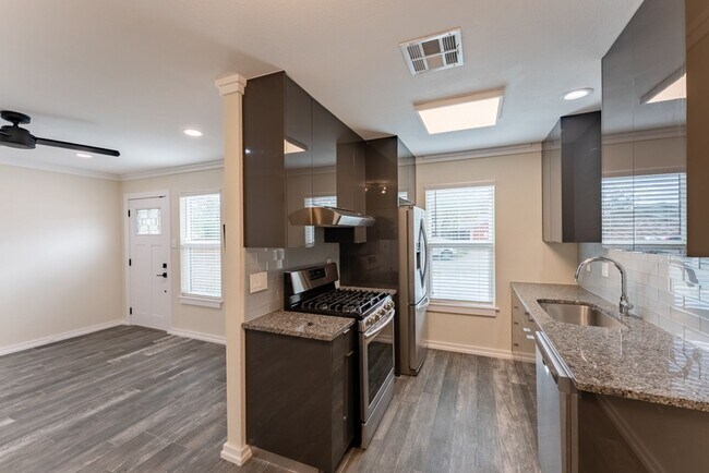 Building Photo - Modern Elegance in Vibrant East Austin: Chic Duplex with Stylish Upgrades, Private Oasis, Prime L...
