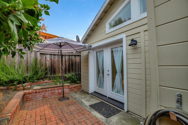 Building Photo - 3669 Madrone Ave