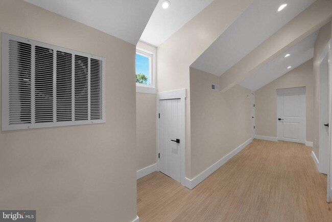 Building Photo - 71 Dreamland Park Dr