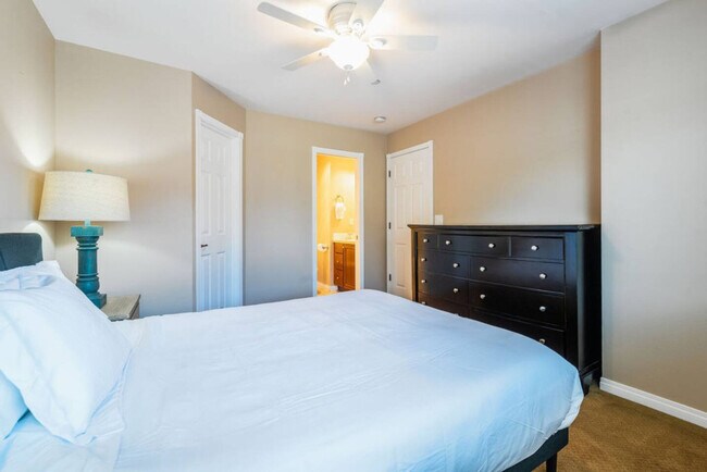 Building Photo - 2325 S G St